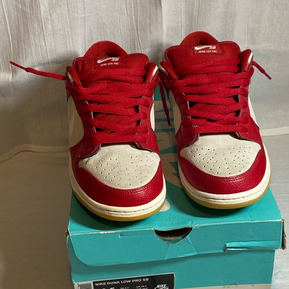 Nike Valentine’s Day dunk low - Picture 3 of 4